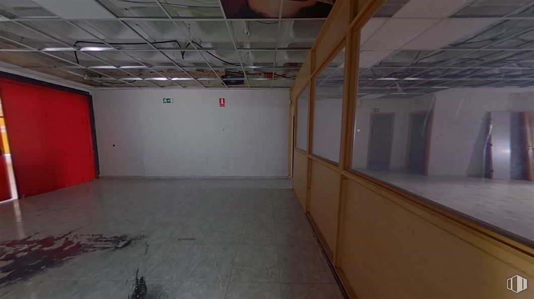 Office for sale at Avenida Democracia, Puente de Vallecas, Madrid, 28031 with floor, house, flooring, hall, wood, ceiling, space, building, concrete and event around