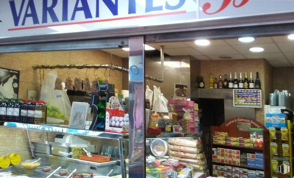 Local en venta en Avenida Castilla-La Mancha, 57, Illescas, Toledo, 45200 con productos envasados, comida, estante, producto, edificio, cliente, venta minorista, alimentos integrales, venta y alimentos naturales alrededor