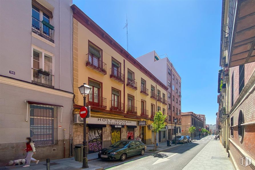 Local en venta en Calle Amaniel, 36, Centro, Madrid, 28015 con persona, edificio, ventana, cielo, rueda, coche, diseño urbano, neumático, vehículo y zona residencial alrededor