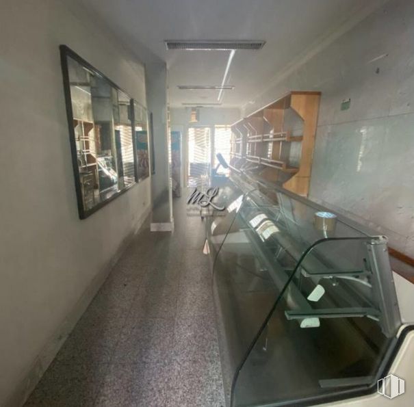 Retail for sale at Calle Potosí, Toledo, 45004 with light fixture, picture frame, fixture, lighting, interior design, building, flooring, floor, wood and hall around