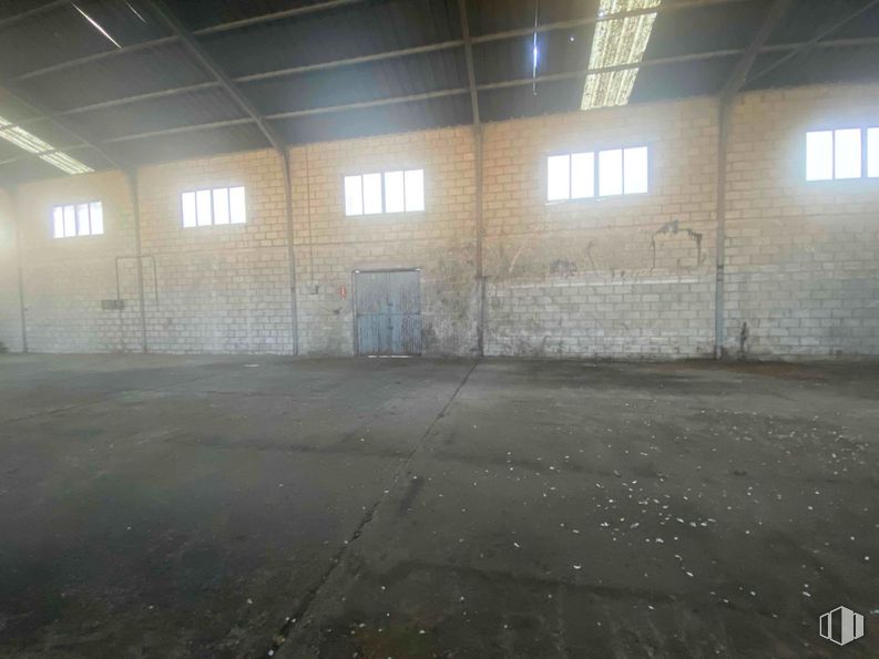 Industrial for sale at Zona industrial, Colmenar Viejo, Madrid, 28770 with window, door, floor, flooring, hall, ceiling, concrete, warehouse, daylighting and building material around