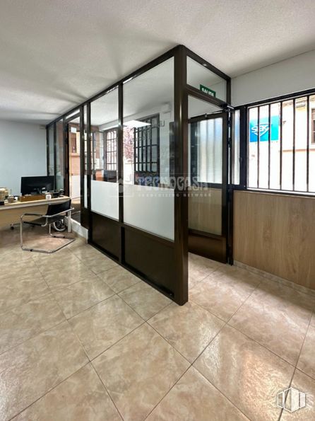 Local en venta en Calle San Ildefonso, Centro, Madrid, 28012 con ventana, silla, hall, suelos, accesorio, madera, suelo, sombra, inmobiliario y techo alrededor