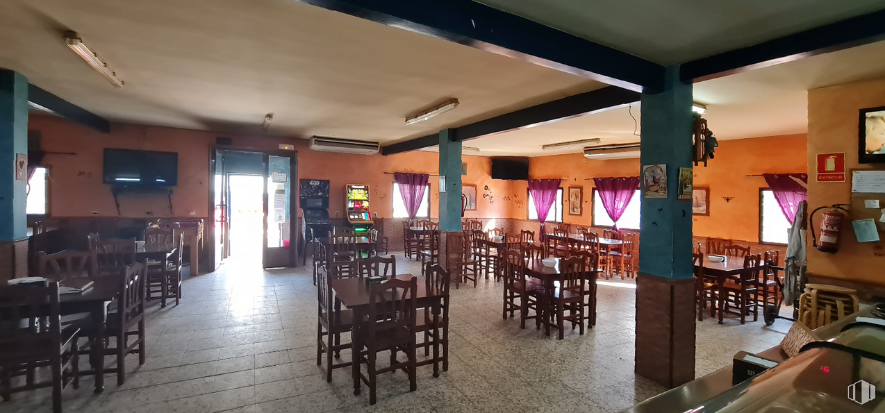 Retail for sale & for rent at Calle Lagartera, Escalona, Toledo, 45910 with property, furniture, table, chair, houseplant, flooring, leisure, event, ceiling and wood around