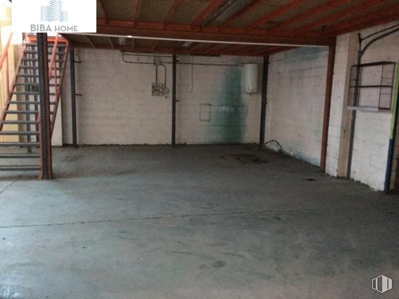 Industrial for sale at Zona empresarial, San Fernando de Henares, Madrid, 28830 with wood, road surface, flooring, door, floor, house, asphalt, gas, garage door and concrete around