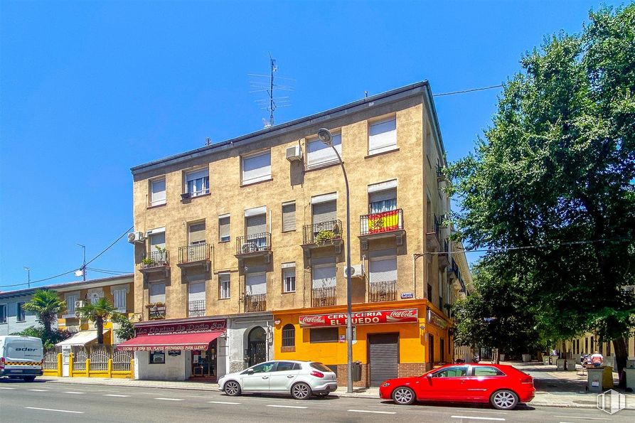 Local en alquiler y venta en Avenida Toreros, 39, Salamanca, Madrid, 28028 con coche, edificio, vehículo terrestre, rueda, cielo, neumático, vehículo, propiedad, ventana y vehículo de motor alrededor