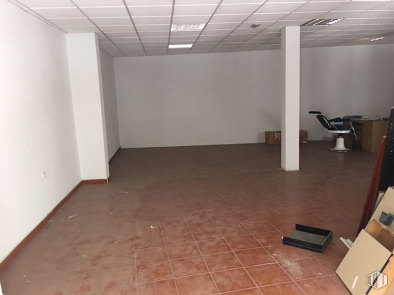 Office for sale at Calle Corredera del Cristo, 36, Talavera de la Reina, Toledo, 45600 with chair, furniture, wood, flooring, floor, wall, hardwood, wood stain, house, laminate flooring, plywood and building material around