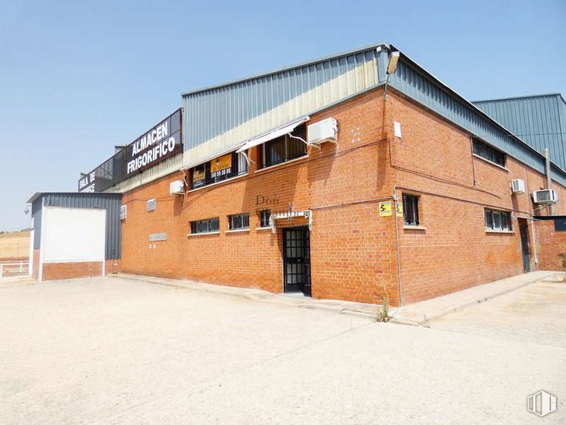 Industrial for sale at Carretera CM-5007, Valmojado, Toledo, 45940 with building, window, sky, wood, facade, landscape, brick, slope, composite material and door around