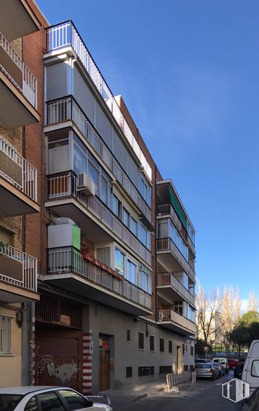 Retail for rent at Calle Abejuela, 17, La Latina, Madrid, 28047 with building, car, land vehicle, sky, wheel, condominium, urban design, tire, vehicle and tower block around