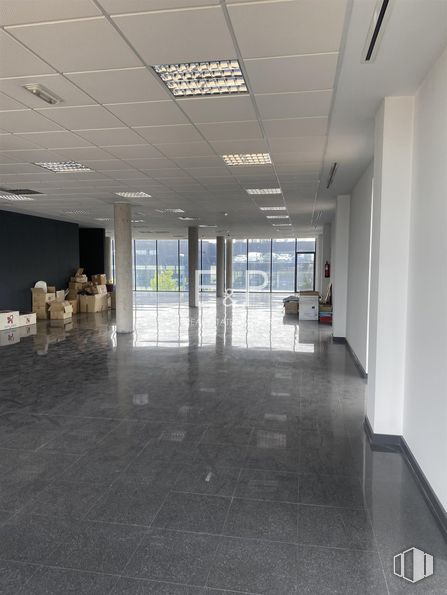 Oficina en alquiler y venta en Calle Margarita Salas, Leganés, Madrid, 28919 con accesorio, suelos, hall, planta, vidrio, techo, suelo de baldosas, ciudad, edificio y evento alrededor