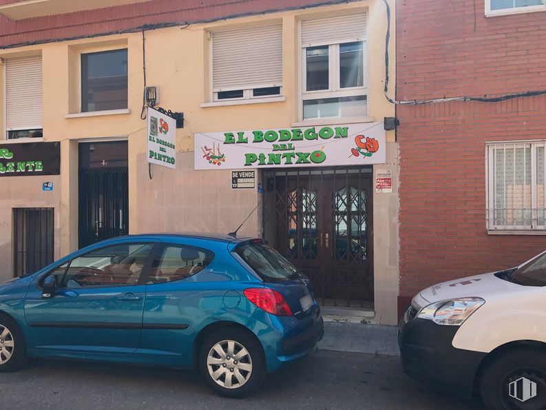 Local en alquiler y venta en Calle Alalpardo, 4, Fuente el Saz de Jarama, Madrid, 28140 con rueda, coche, ventana, neumático, luz de estacionamiento automotriz, vehículo terrestre, vehículo, placa de matrícula del vehículo, propiedad y vehículo motorizado alrededor