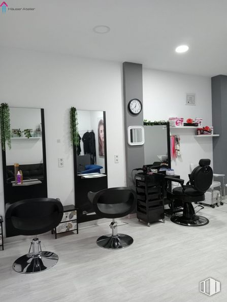 Retail for rent at  Casco Antiguo, Majadahonda, Madrid, 28220 with chair, building, floor, flooring, clock, living room, audio equipment, real estate, door and house around