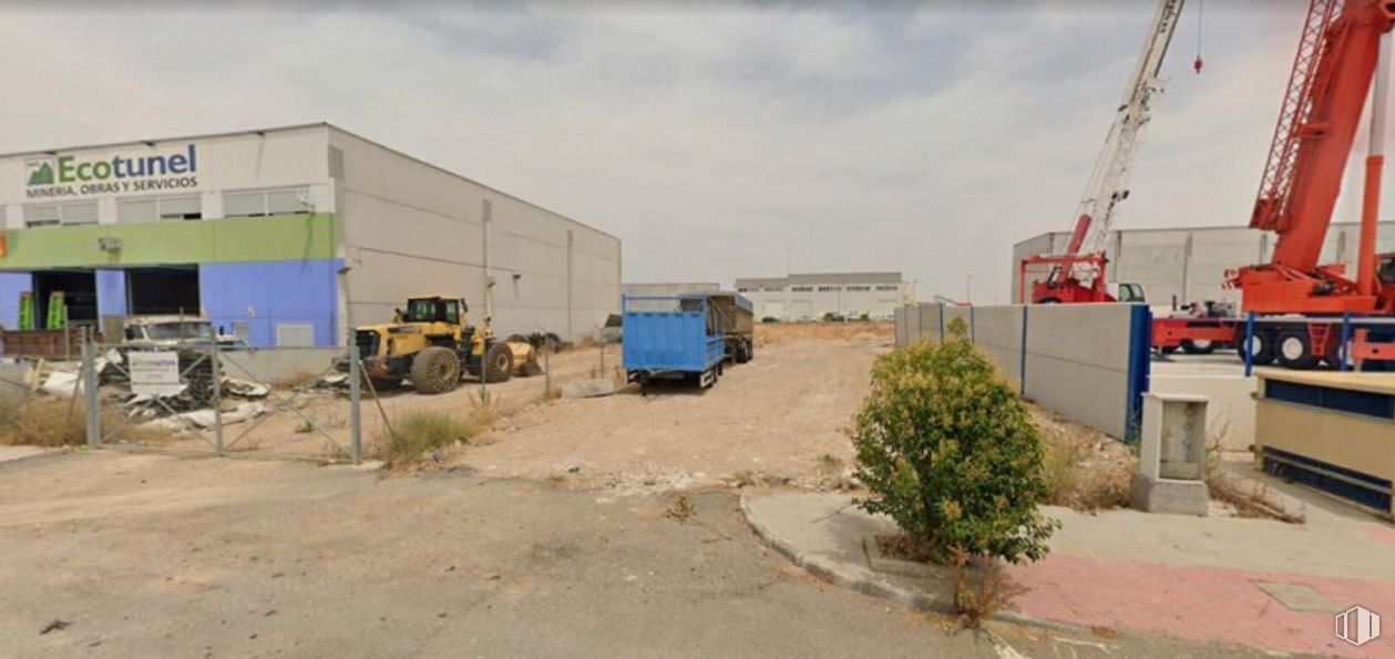 Land for sale at Polígono Industrial, Ontígola, Toledo, 45340 with truck, sky, cloud, plant, tire, vehicle, wheel, natural environment, land lot and asphalt around