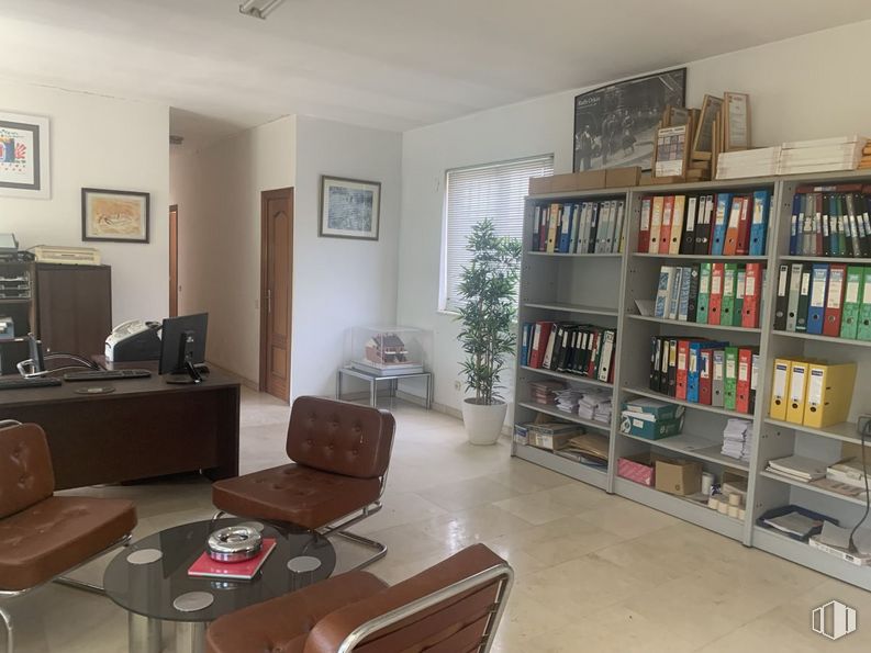 Nave en venta en Zona Campodón - Ventorro del Cano, Alcorcón, Madrid, 28925 con estantería, mesa, marco, propiedad, mueble, estante, estantería, interiorismo, libro y madera alrededor