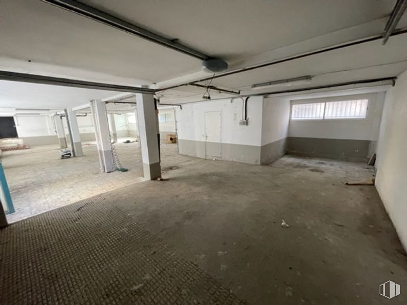 Local en venta en Calle Hernán Cortés, 12, Majadahonda, Madrid, 28220 con ventana, accesorio, piso, pavimentos, pasillo, material compuesto, techo, hormigón, gas y aparcamiento alrededor