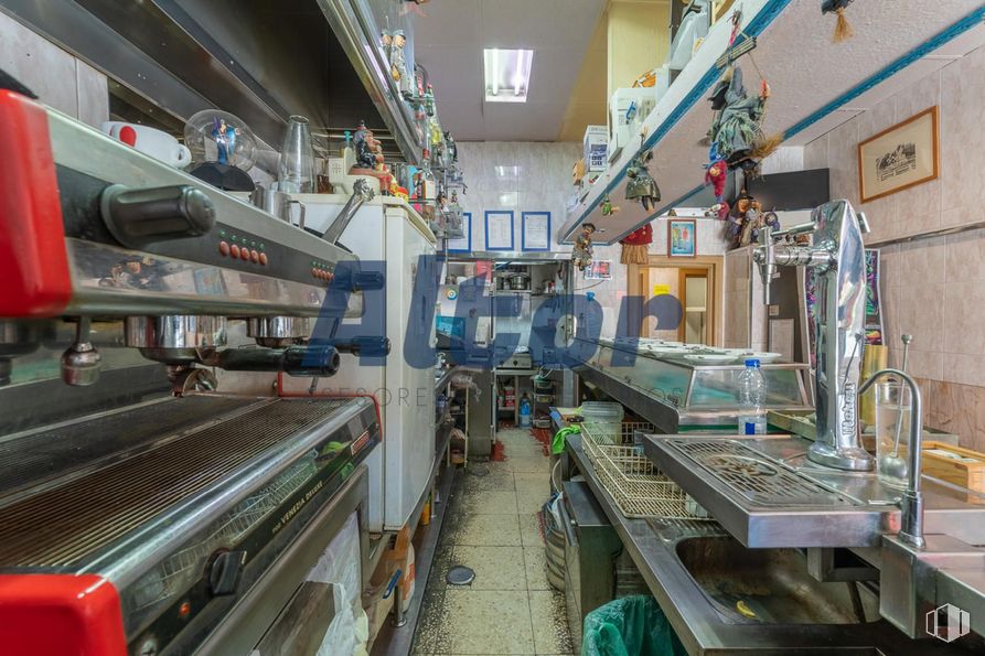 Local en venta en Calle Melchor Cano, Moncloa - Aravaca, Madrid, 28008 con edificio, interiorismo, ingeniería, ciudad, máquina, venta al por menor, fábrica, tienda, industria y transporte público alrededor