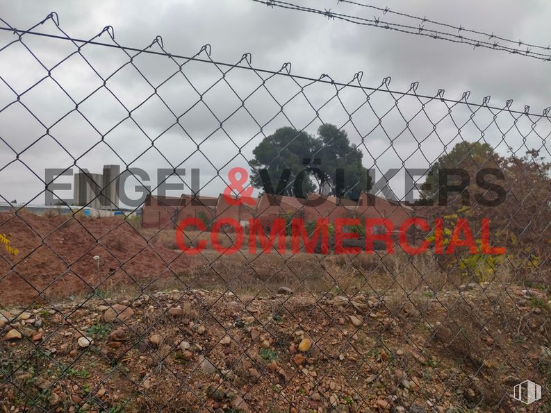 Land for sale at Avenida Cristóbal Colón, Guadalajara, 19004 with cloud, plant, sky, fence, mesh, wire fencing, land lot, tree, landscape and morning around