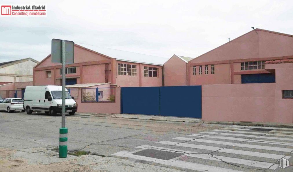 Nave en venta en Zona industrial, Coslada, Madrid, 28820 con camioneta, edificio, coche, luz de estacionamiento, neumático, cielo, rueda, vehículo, nube y asfalto alrededor