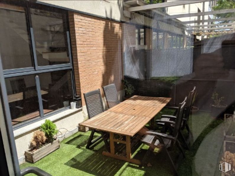 Oficina en venta en Calle Cronos, San Blas - Canillejas, Madrid, 28037 con silla, mesa de cocina y comedor, mesa, ventana, planta, propiedad, edificio, sombra, madera y casa alrededor