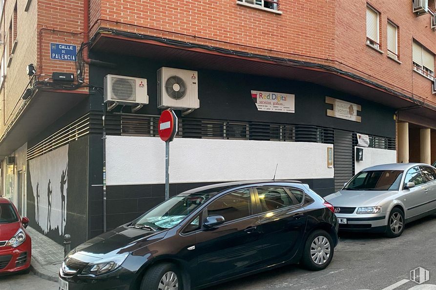 Local en venta en Calle Estación, Las Rozas de Madrid, Madrid, 28230 con coche, neumático, rueda, ventana, luz de estacionamiento, vehículo terrestre, vehículo, iluminación del automóvil, edificio y vehículo de motor alrededor