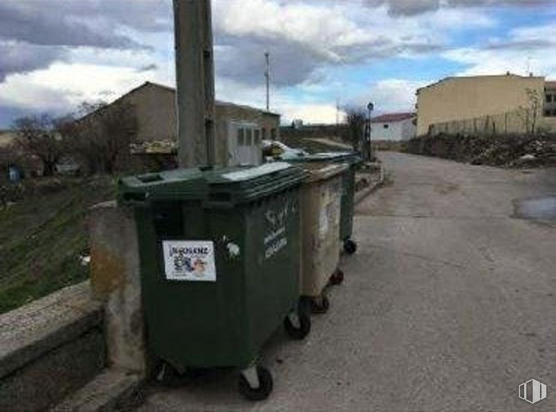 Land for sale at Zona centro, Trijueque, Guadalajara, 19192 with waste container, cloud, sky, waste containment, asphalt, road surface, plant, gas, rolling and road around