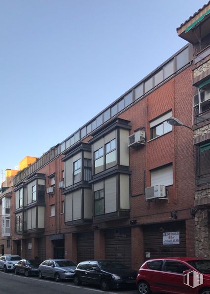 Local en venta en Calle Ferroviarios, 85, Usera, Madrid, 28026 con coche, ventana, edificio, rueda, luz de estacionamiento automotriz, neumático, cielo, vehículo, diseño urbano y área residencial alrededor