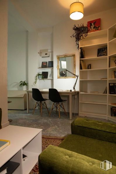 Retail for rent at Calle Abejuela, 17, La Latina, Madrid, 28047 with lighting, chair, mirror, table, bookcase, light fixture, couch, furniture, property and building around