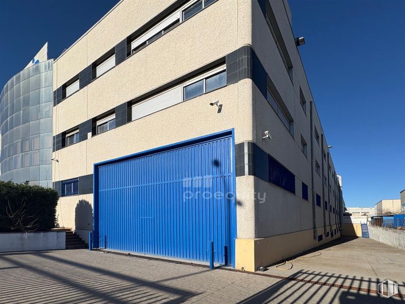 Industrial for sale at Calle Laguna, 74, Alcorcón, Madrid, 28923 with commercial building, composite material, headquarters, corporate headquarters, brutalist architecture, high-rise building, parking and daylighting around