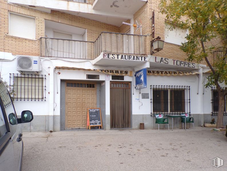 Retail for sale at Calle Convento, Tembleque, Toledo, 45780 with door, window, building, tree, residential area, facade, real estate, gas, city and house around