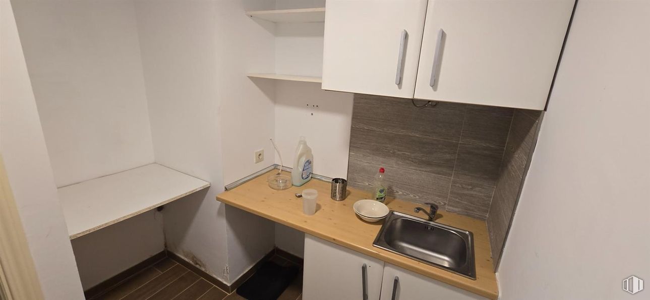 Retail for sale at Puente de Vallecas - Portazgo, Puente de Vallecas, Madrid, 28038 with countertop, sink, wood, flooring, floor, interior design, plumbing fixture, furniture, room and apartment around