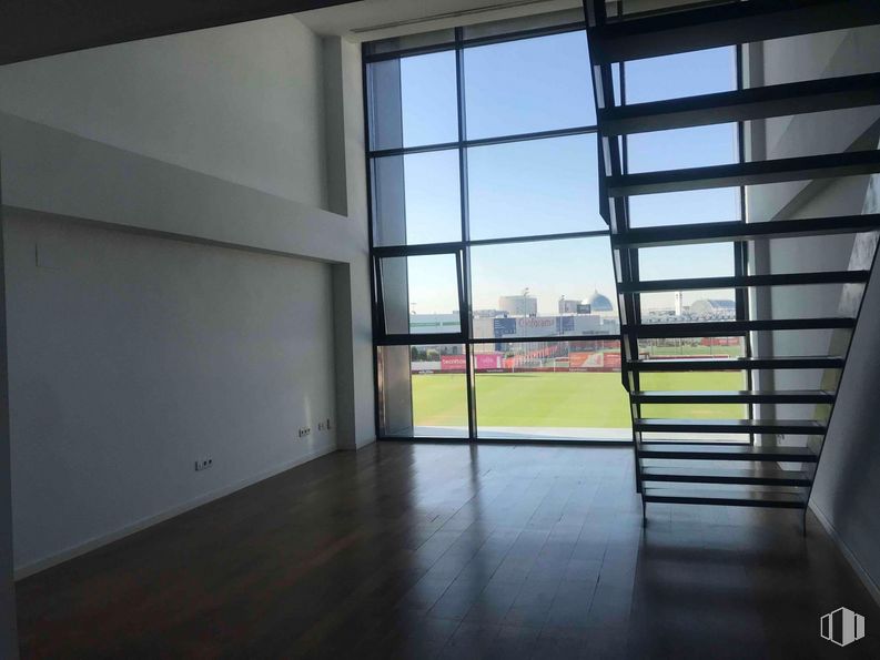 Oficina en venta en Zona San Sebastián de los Reyes, San Sebastián de los Reyes, Madrid, 28700 con propiedad, cielo, edificio, ventana, accesorio, sombra, hall, madera, suelos y suelo alrededor