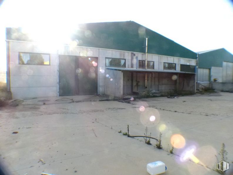 Industrial for sale at Carretera Madrid - Valencia, La Almarcha, Cuenca, 16740 with building, window, door, land lot, asphalt, real estate, gas, road surface, composite material and concrete around