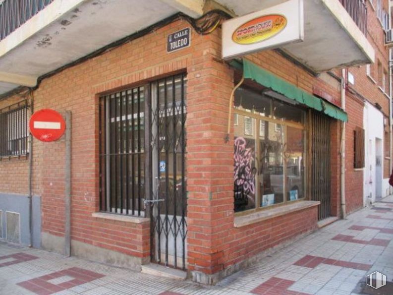 Local en venta en Avenida Guadalajara, Azuqueca de Henares, Guadalajara, 19200 con ventana, propiedad, toldo, madera, ladrillo, inmobiliario, fachada, albañilería, material de construcción y venta al por menor alrededor