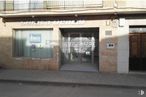 Local en venta en Calle Cervantes, 2, Villanueva de Alcardete, Toledo, 45810 con puerta, ventana, edificio, pared, accesorio, gas, fachada, carretera, asfalto y fuente alrededor