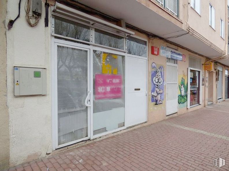 Retail for sale at Avenida Inmaculada Concepción, 42, Ávila, 05005 with window, door, building, fixture, sidewalk, facade, house, font, art and road surface around