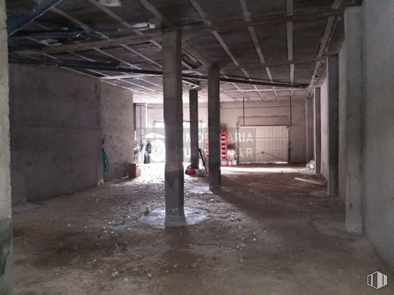 Retail for sale & for rent at Zona centro, Corral de Almaguer, Toledo, 45880 with architecture, floor, hall, flooring, composite material, building, fixture, city, concrete and darkness around