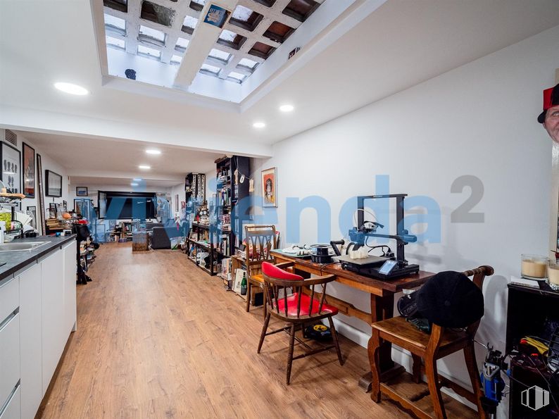 Retail for sale at Calle Rodas, 8, Centro, Madrid, 28005 with chair, desk, automotive design, interior design, table, building, shelf, shelving, retail and luggage and bags around