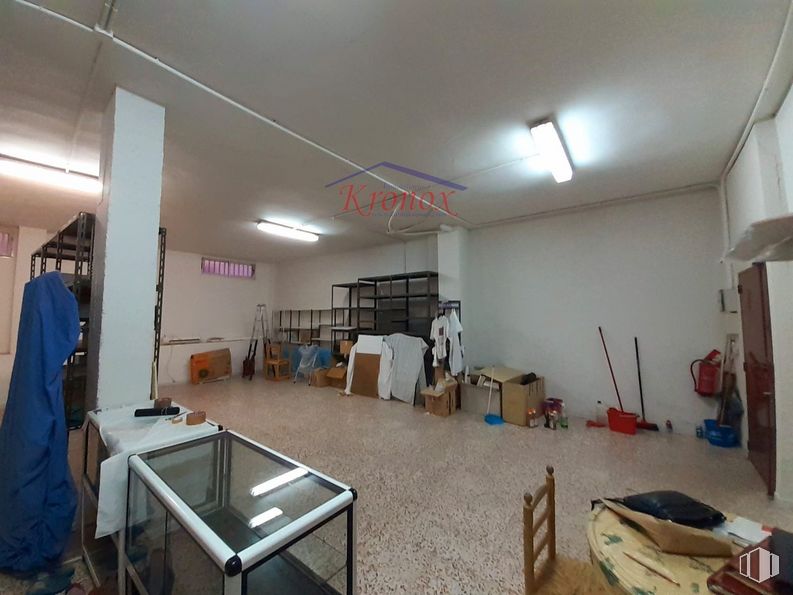 Retail for sale & for rent at Calle Esperanza García, Villa de Vallecas, Madrid, 28031 with table, lighting, interior design, floor, flooring, fixture, wood, building, window and ceiling around