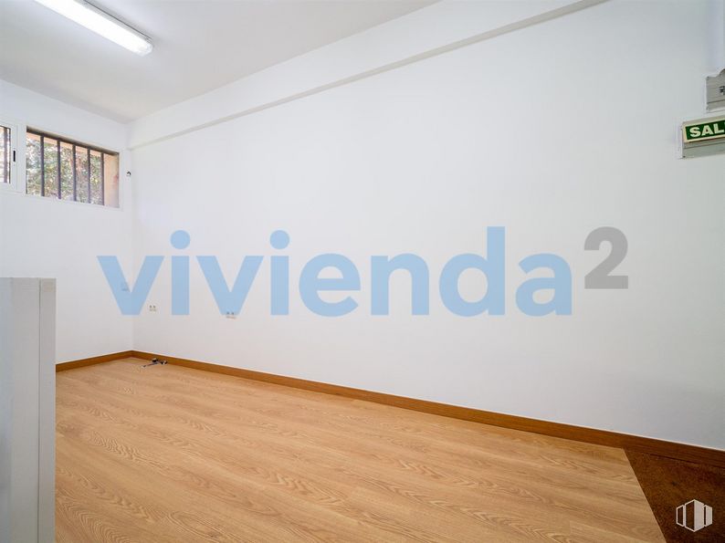 Retail for sale & for rent at Calle Balandro, Barajas, Madrid, 28042 with window, light fixture, wood, flooring, font, floor, wood stain, fixture, building and paint around