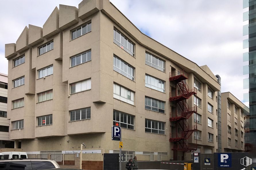 Oficina en venta en Calle Santa Leonor, 63 , San Blas - Canillejas, Madrid, 28037 con ventana, edificio, propiedad, cielo, bloque de pisos, diseño urbano, condominio, accesorio, nube y propiedad material alrededor