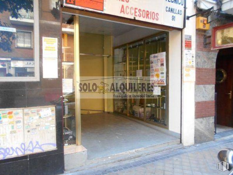 Local en alquiler y venta en Canillas, Chamartín, Madrid, 28002 con marco, puerta, fachada, venta al por menor, gas, edificio, ciudad, accesorio, máquina y calle alrededor