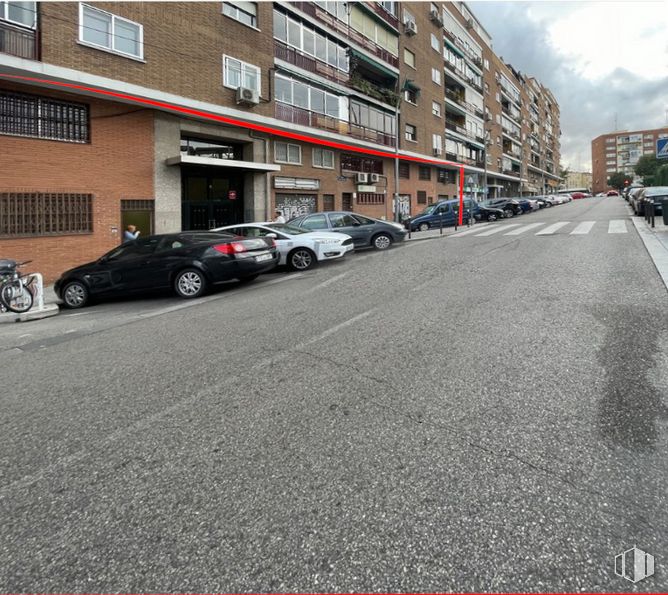 Local en alquiler en Calle San Graciano, 5-7-9, Usera, Madrid, 28026 con coche, edificio, ventana, luz de estacionamiento automotriz, rueda, neumático, vehículo, superficie de la carretera, vehículo de motor y neumático automotriz alrededor