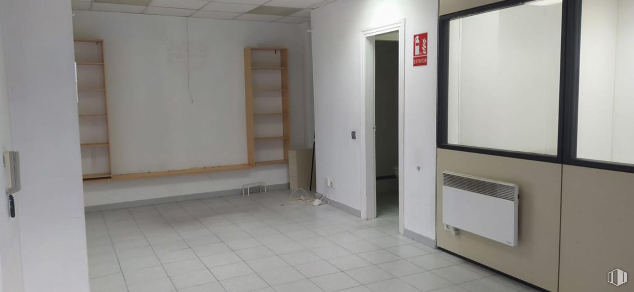 Local en venta en Paseo Chopera, Alcobendas, Madrid, 28100 con accesorio, puerta, suelos, suelo, techo, exterior del automóvil, material compuesto, edificio, aluminio y vidrio alrededor