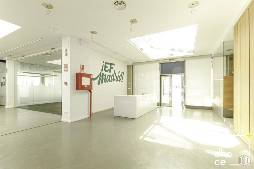 Local en alquiler en Calle María de Molina, 41-43, Chamartín, Madrid, 28006 con mueble, accesorio, edificio, hall, interiorismo, suelos, techo, vidrio, puerta y aparcamiento alrededor