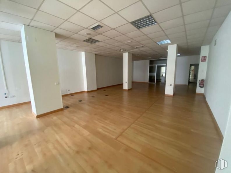 Local en alquiler en Zona centro, Alcorcón, Madrid, 28921 con accesorio, hall, madera, suelo, suelos, inmobiliario, tinte para madera, material de construcción, techo y madera dura alrededor