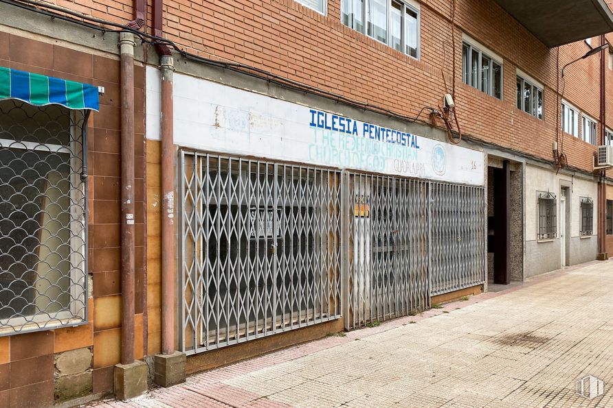 Retail for sale at Zona Centro, Guadalajara, 19004 with window, wood, building, fixture, brickwork, road surface, neighbourhood, brick, facade and font around