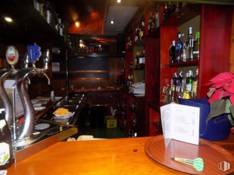 Retail for sale at Calle Eras del Tío Cañamón, Cuenca, 16004 with table top, tap, table, drinking establishment, barware, lighting, picture frame, chair, building and drink around