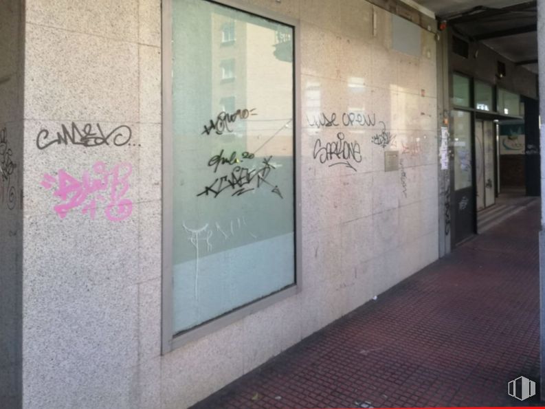 Retail for sale & for rent at Calle Cánovas del Castillo, Alcalá de Henares, Madrid, 28807 with picture frame, plant, building, fixture, door, handwriting, font, wall, facade and tints and shades around