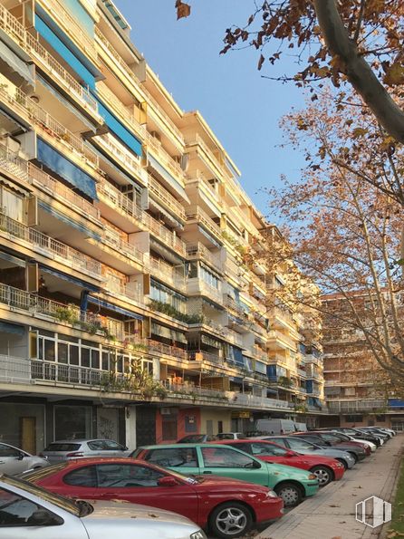 Local en venta en Calle Niza, 4, Móstoles, Madrid, 28936 con coche, edificio, rueda, neumático, vehículo terrestre, vehículo, día, cielo, propiedad y ventana alrededor