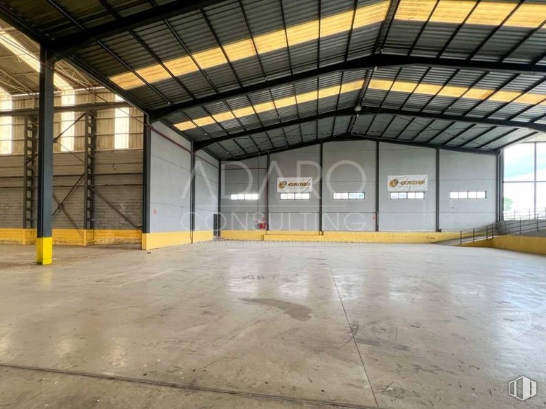 Industrial for sale & for rent at Zona industrial, Valdemoro, Madrid, 28343 with building, field house, hall, fixture, wood, floor, wall, beam, ceiling and flooring around