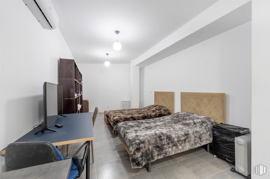 Local en venta en Calle Vereda del Carmen, 21, Ciudad Lineal, Madrid, 28017 con cama, escritorio, mueble, propiedad, edificio, confort, interiorismo, madera, gris y suelos alrededor